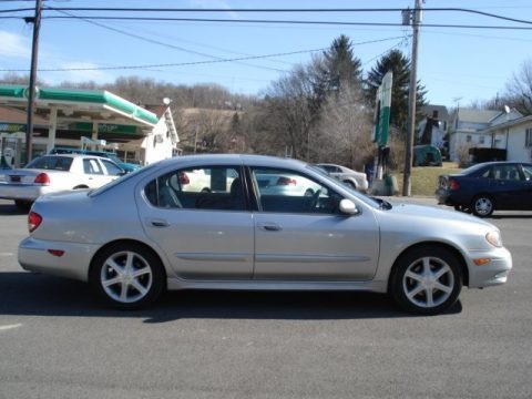 Golden Sand Metallic 2002 Infiniti I 35