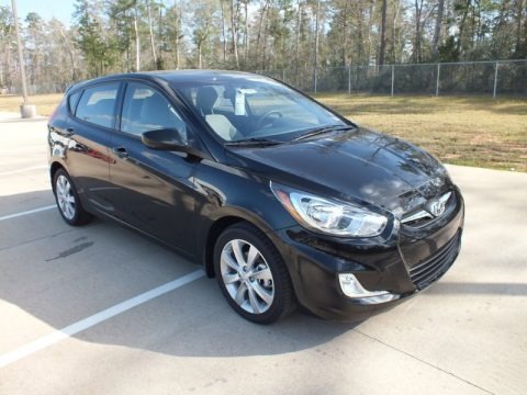 Ultra Black 2012 Hyundai Accent SE 5 Door Ultra Black 2012 Hyundai Accent SE 5 Door