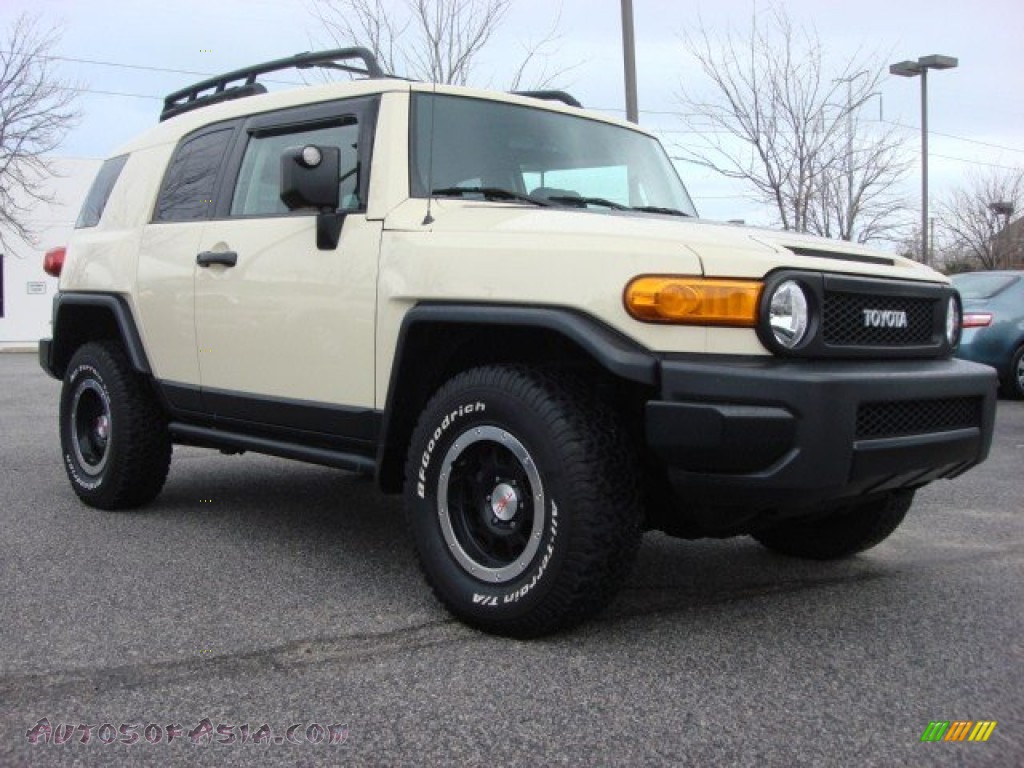 Beige Fj Cruiser