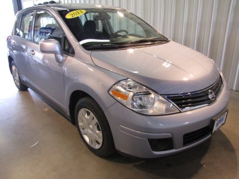 Brilliant Silver Metallic 2011 Nissan Versa 1.8 S Hatchback Brilliant Silver Metallic 2011 Nissan Versa 1.8 S Hatchback