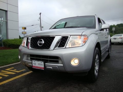 Silver Lightning 2009 Nissan Pathfinder SE 4x4 Silver Lightning 2009 Nissan Pathfinder SE 4x4