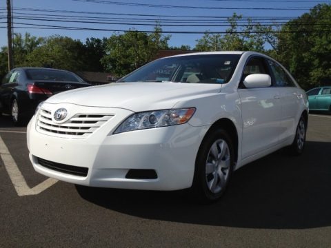 Super White 2009 Toyota Camry LE Super White 2009 Toyota Camry LE