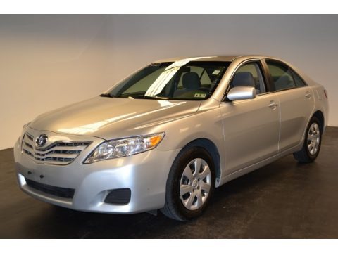 Classic Silver Metallic 2011 Toyota Camry LE Classic Silver Metallic 2011 Toyota Camry LE