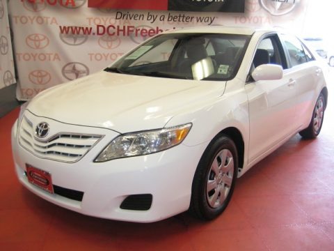 Super White 2010 Toyota Camry LE Super White 2010 Toyota Camry LE
