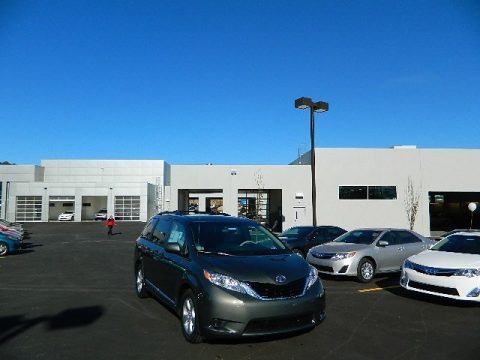 Acura Ramsey on Cypress Green Pearl Toyota Sienna Le For Sale   Autos Of Asia