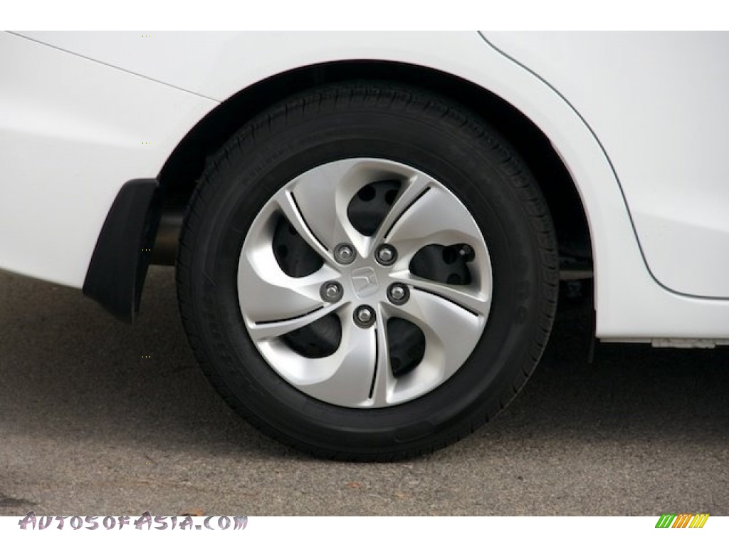 2013 Civic LX Sedan - Taffeta White / Beige photo #29