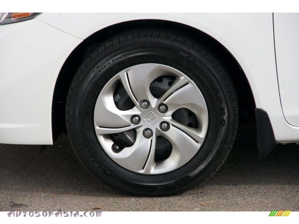 2013 Civic LX Sedan - Taffeta White / Beige photo #32