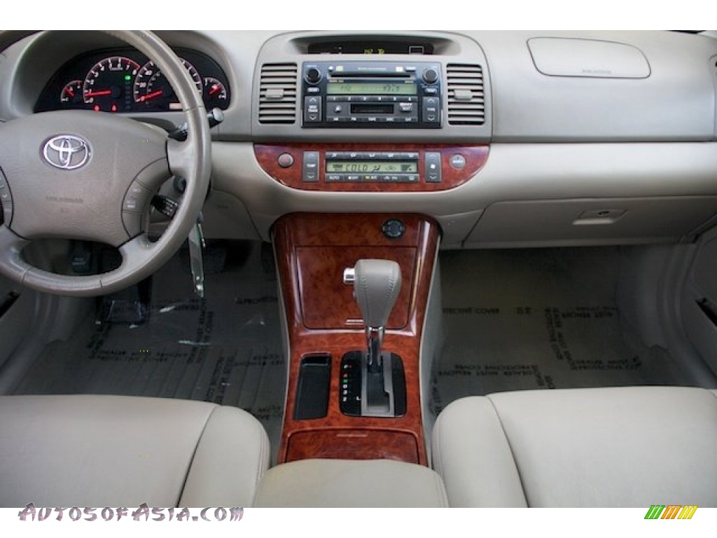 2006 Camry XLE V6 - Super White / Taupe photo #5