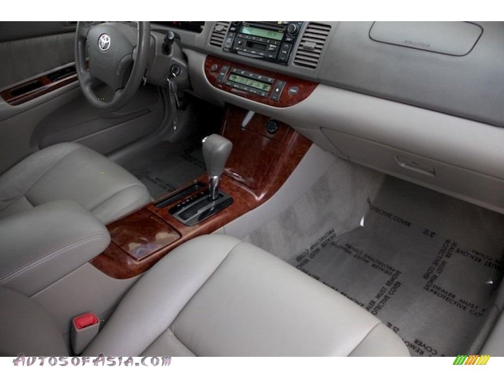 2006 Camry XLE V6 - Super White / Taupe photo #21