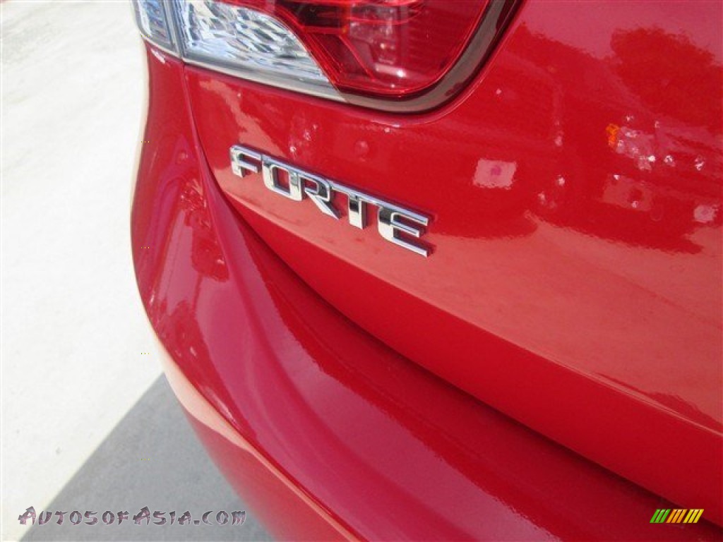 2012 Forte Koup SX - Racing Red / Black photo #9